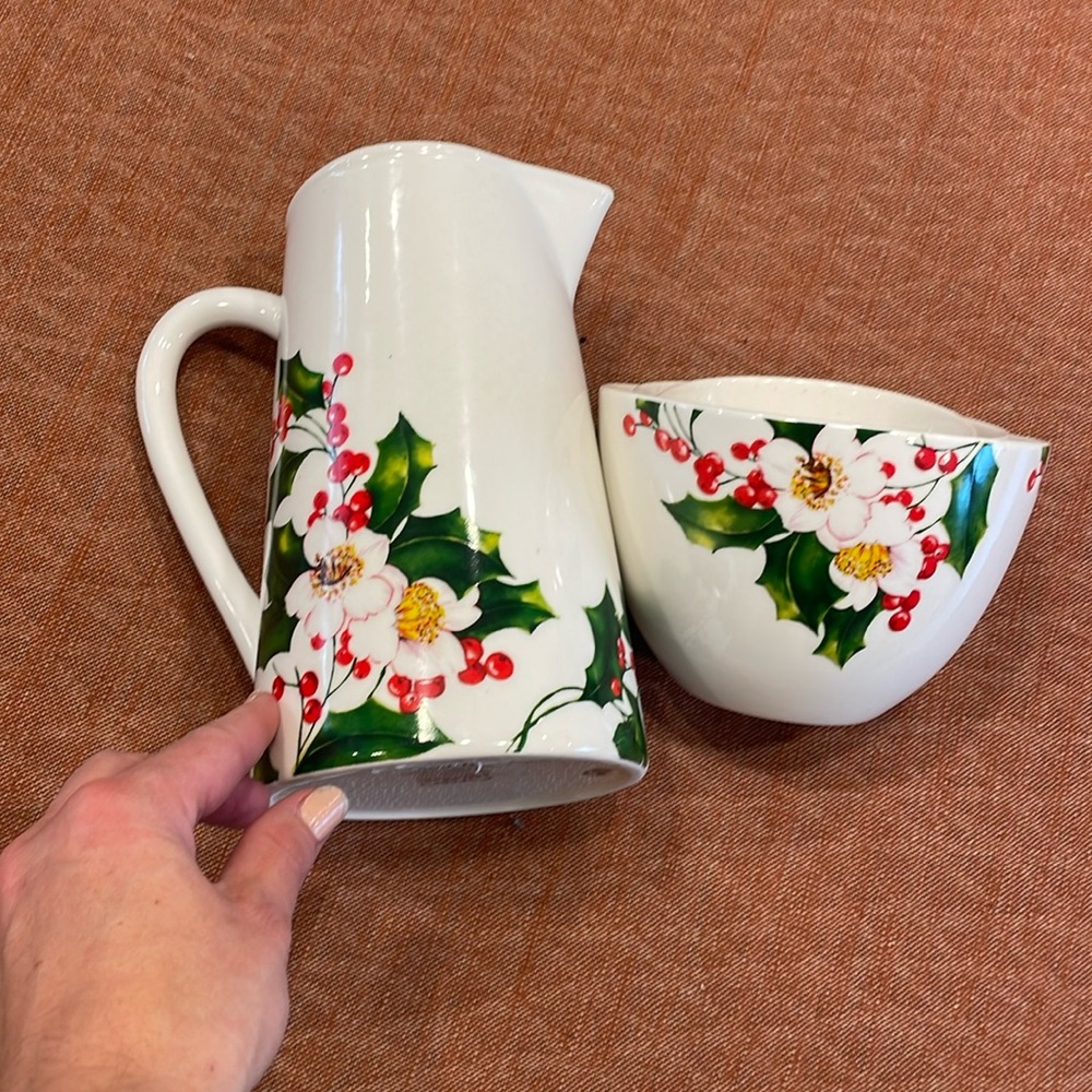 Brand new Ciroa glassware; holiday holly flower nesting bowls and pitcher